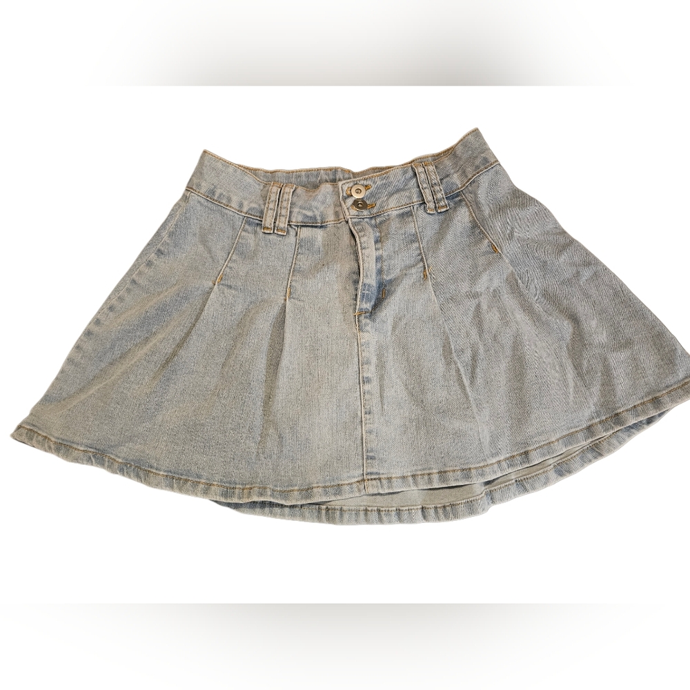 Windsor Light Wash Pleated Denim Mini Skirt - Small Petite - Picture 6 of 9